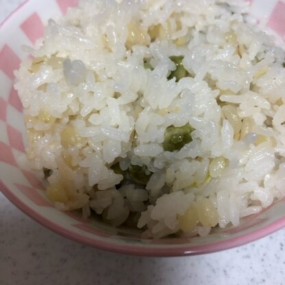 塩麹入れて豆ごはんを作るのは初めてでしたが感あるで美味しかったです。